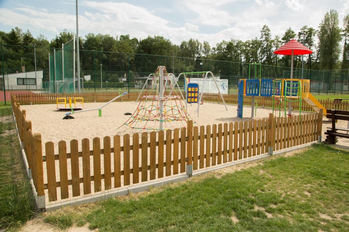 Camping Oaza Blonie Kornik Domki Standard - 3 Pokoje Esterno foto