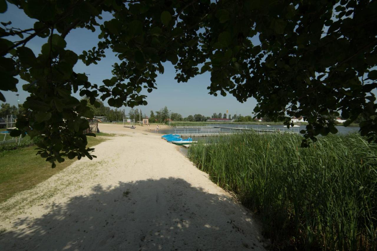 Camping Oaza Blonie Kornik Domki Standard - 3 Pokoje Esterno foto