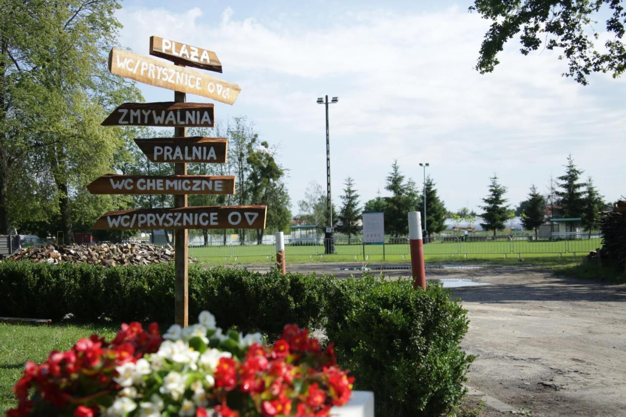 Camping Oaza Blonie Kornik Domki Standard - 3 Pokoje Esterno foto