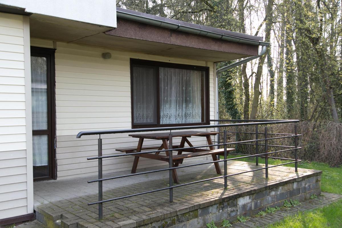 Camping Oaza Blonie Kornik Domki Standard - 3 Pokoje Esterno foto